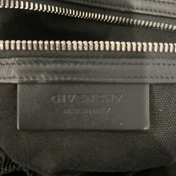 Sought after and hard to find Givenchy Star Nightingale tote handbag - Picture 4 of 7